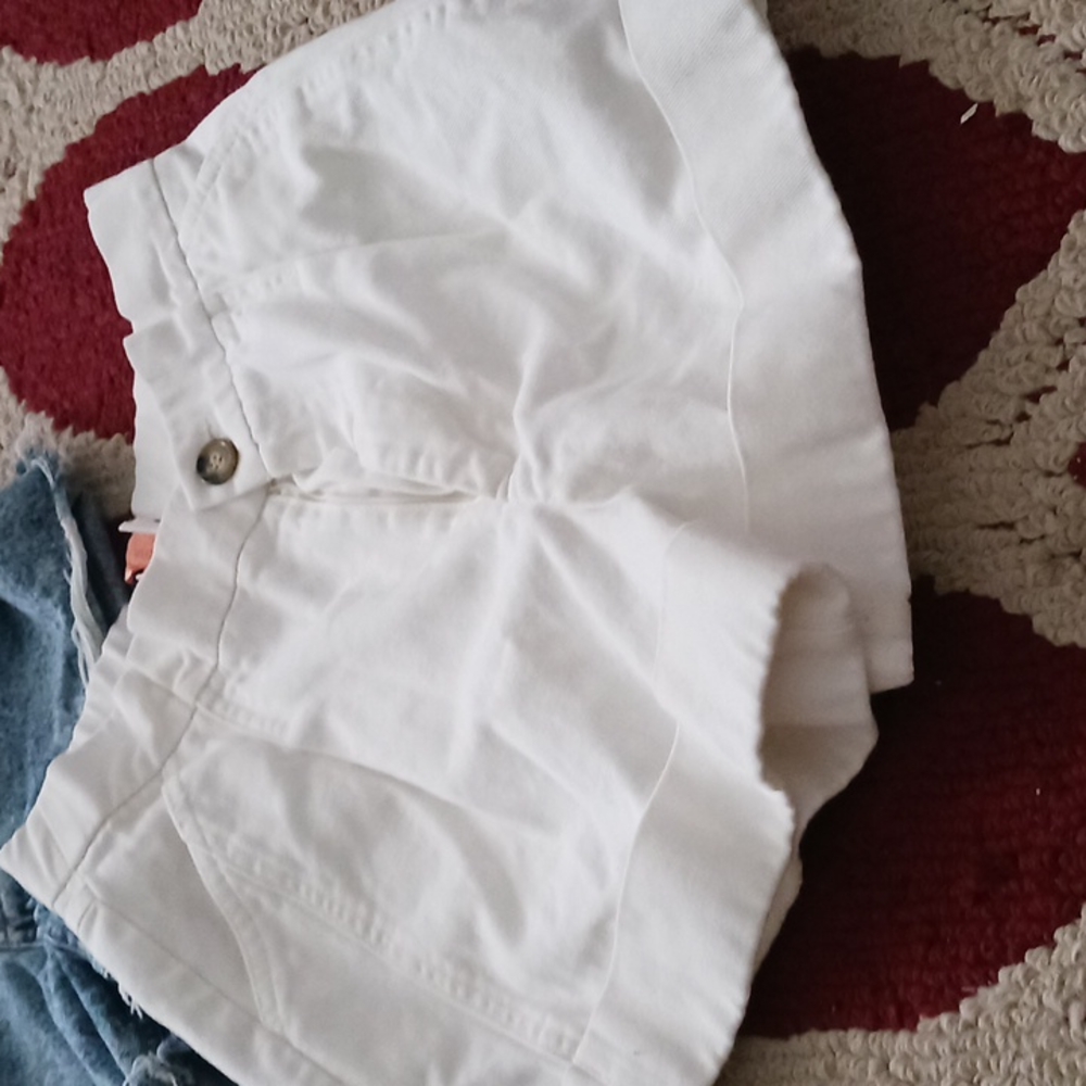 Shorts - Picture 2 of 6
